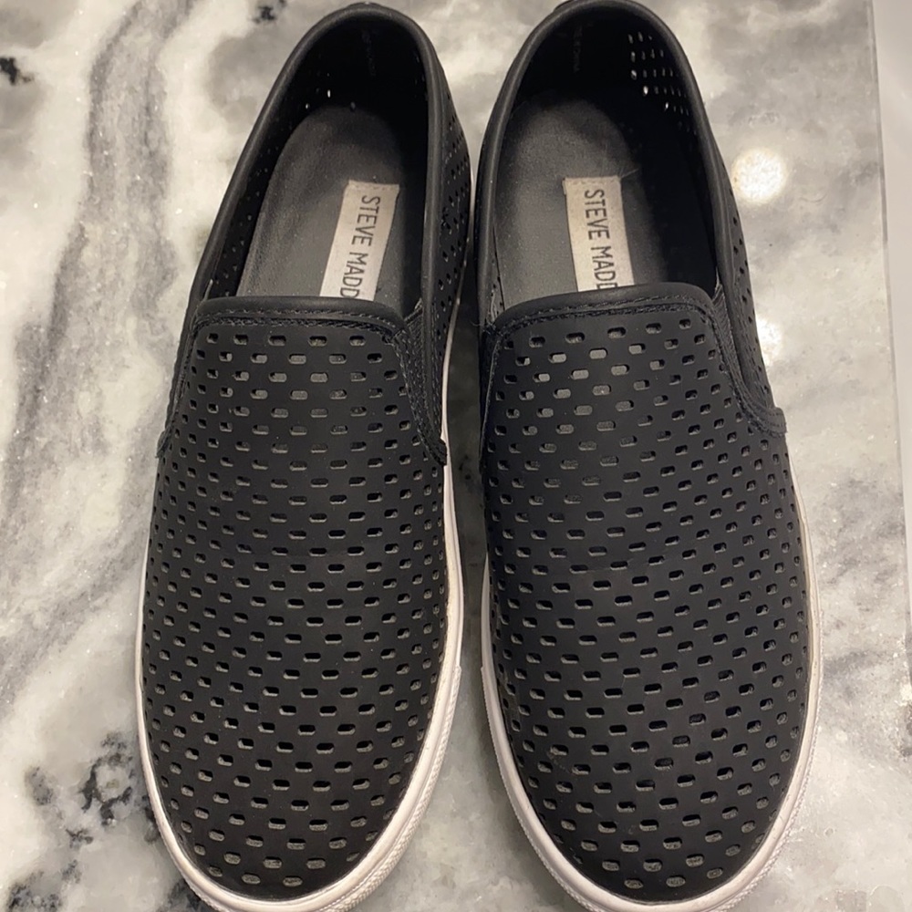 Size 6 Steve Madden slip on shoes